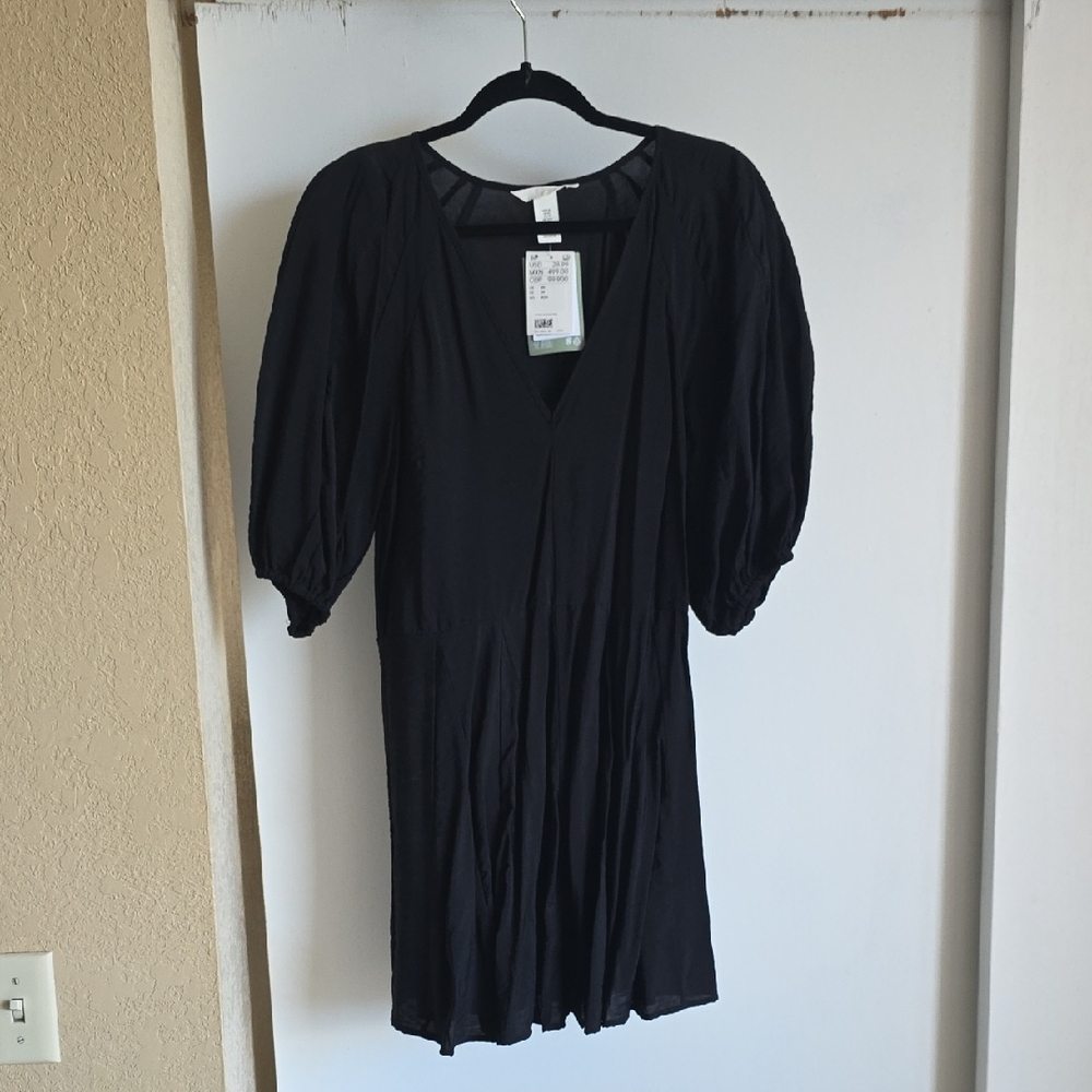 H&M Black Mini Dress with V-Neck and Puff Sleeves